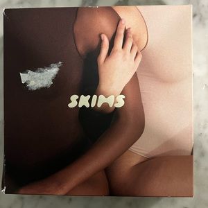 Skims scoop neck bodysuit never worn